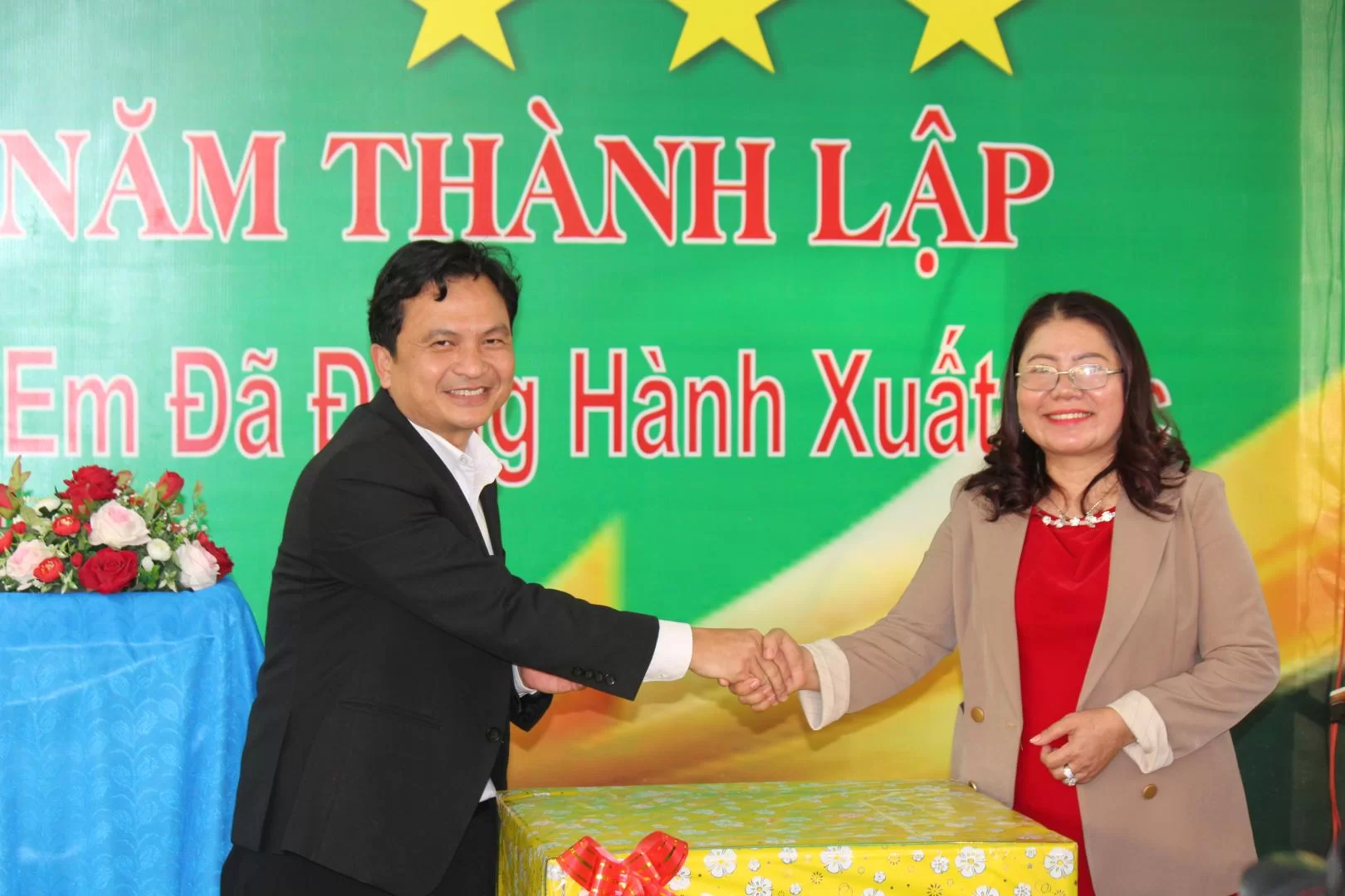 C.P Việt Nam tặng quà Công ty Bảo Châu Hoài Ân nhân kỷ niệm 10 năm thành lập