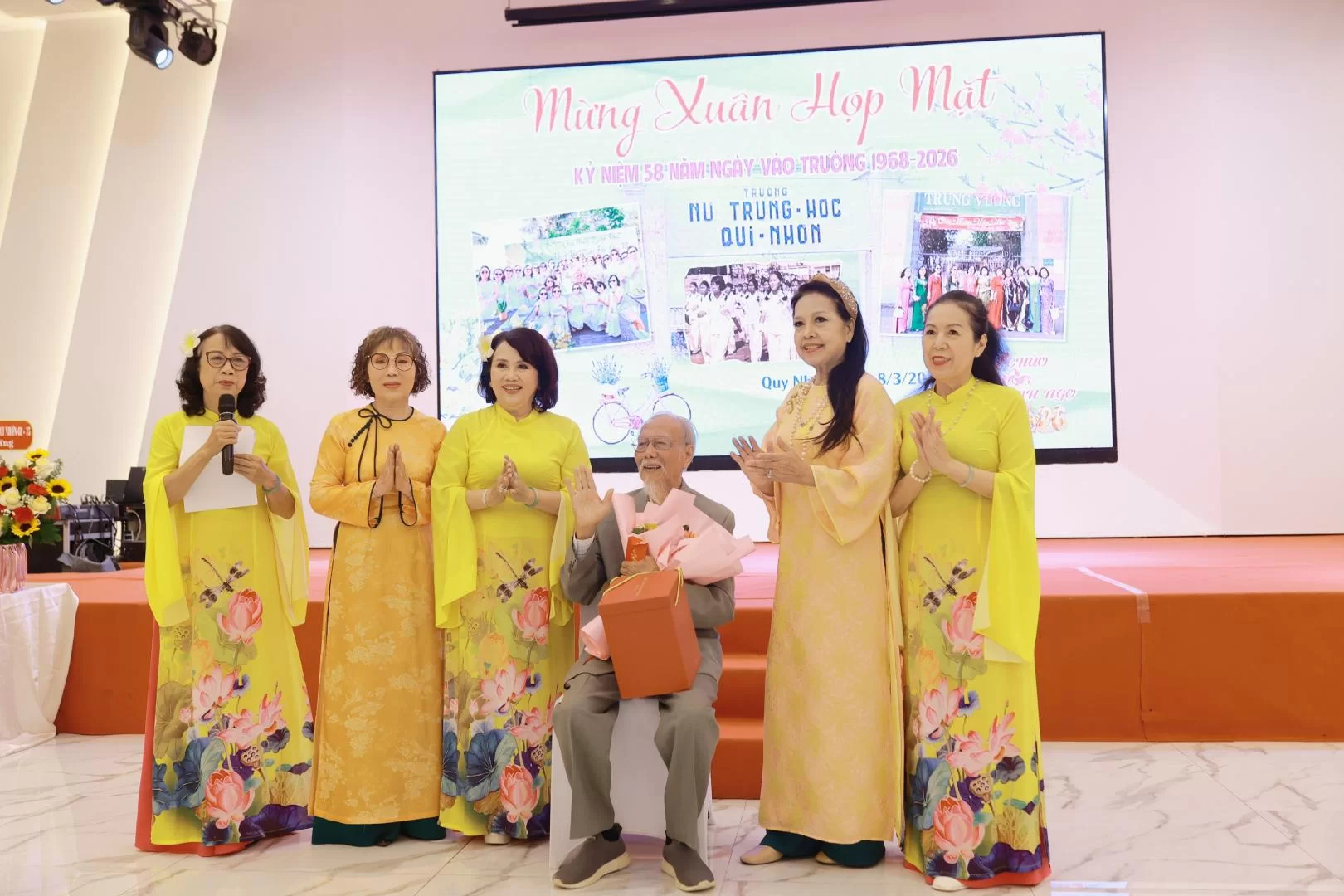 Thầy Nguyễn Văn Xứng nguyên giáo viên trường nữ trung học qui nhơn