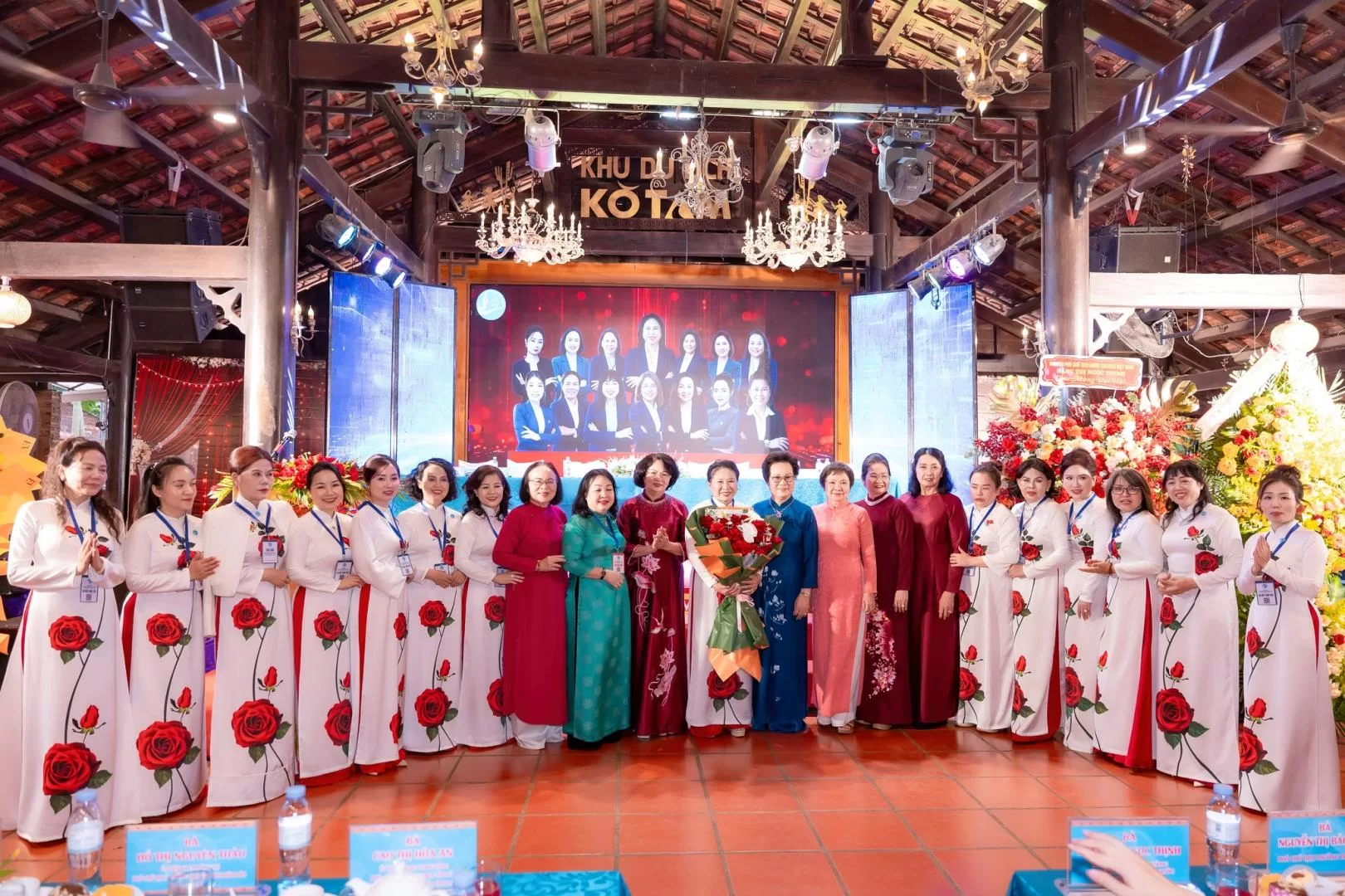 hội nữ doanh nhân gia lai chúc mừng đại hội